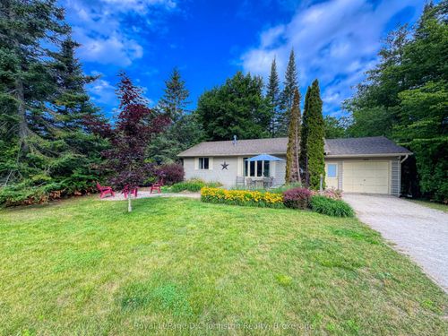 564 Mcnabb St, Southampton, ON, N0H2L0 | Card Image