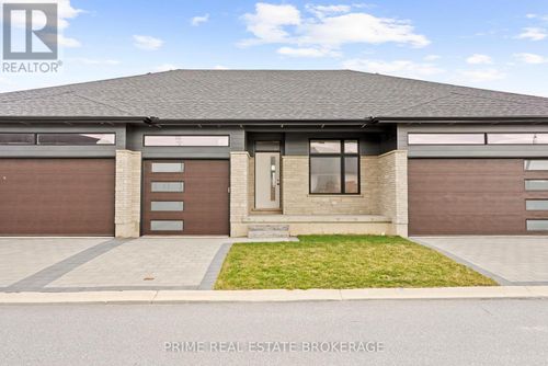 9-94 Coastal Cres, Grand Bend, ON, N0M1T0 | Card Image