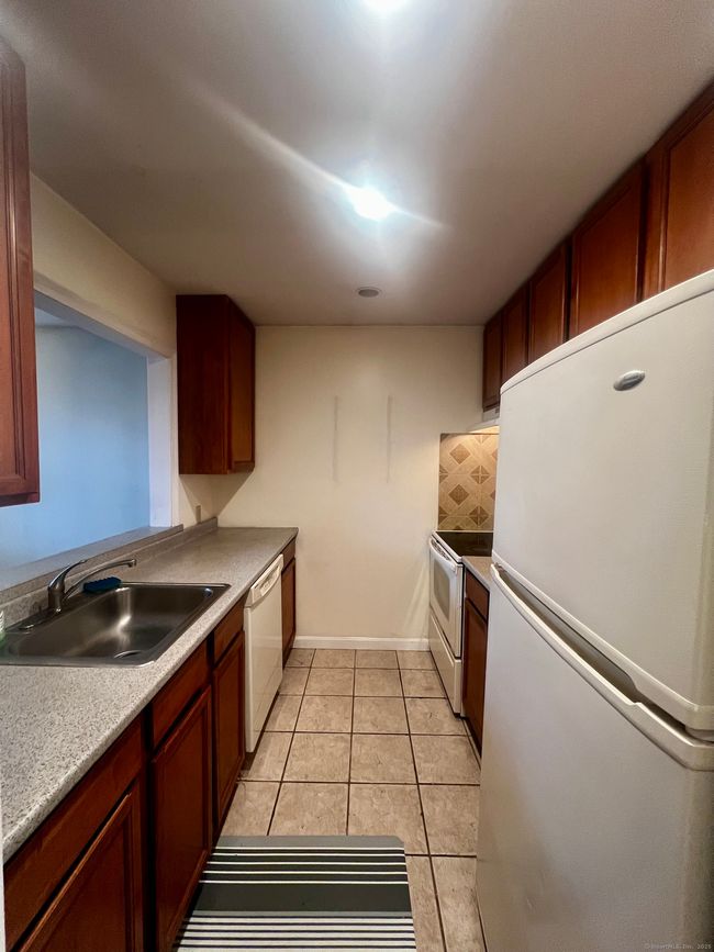 APT-14 - 70 Brown Ave, Condo with 2 bedrooms, 2 bathrooms and null parking in Griswold CT | Image 8