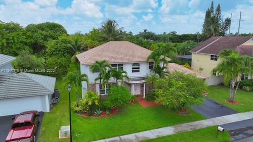 810 Greenbriar Ave, Davie, FL, 33325-6316 | Card Image