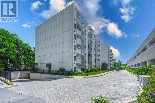 202-3267 King St E, Kitchener, ON, N2A4A4 | Card Image