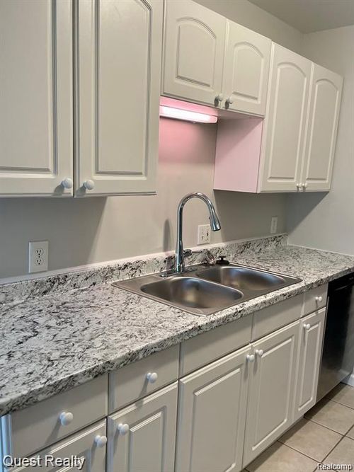 apt-45-8401 18 Mile Rd, Sterling Heights, MI, 48313-3044 | Card Image