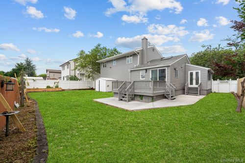 2572 Riverside Ave, Seaford, NY, 11783-3109 | Card Image