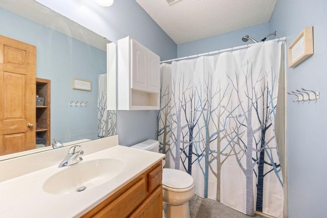 Upper level hall bath | Image 25