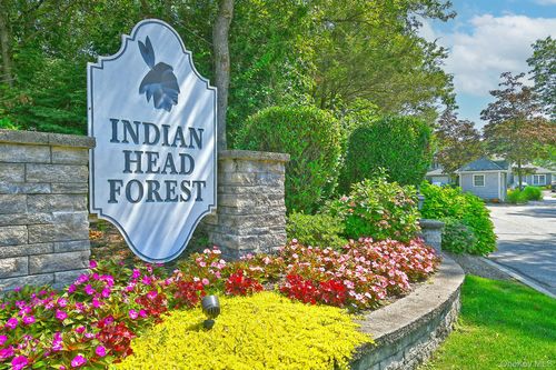 4-4 Madder Lake Cir, Commack, NY, 11725-2338 | Card Image