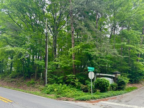 1988 Warwickshire Dr, Soddy Daisy, TN, 37379-3111 | Card Image