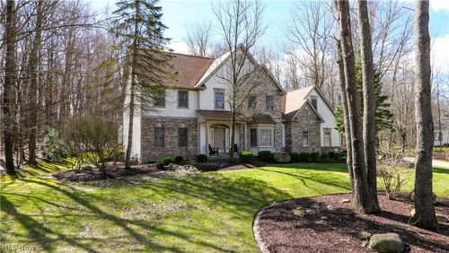 11779 Derbyshire Ln, Chagrin Falls, OH, 44023-9312 | Card Image