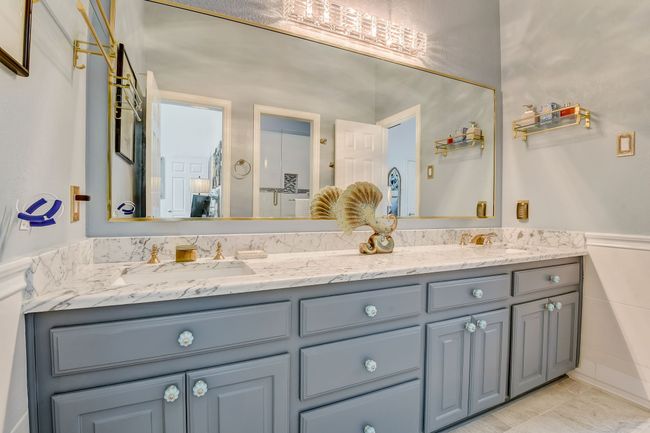 #2 Jack and jill full bathroom | Image 23