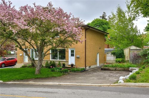 196 Walker St, Cambridge, ON, N3C2C2 | Card Image