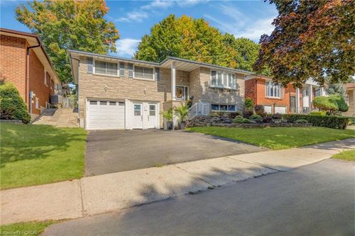 34 Georgian Cres, Kitchener, ON, N2B3N9 | Card Image