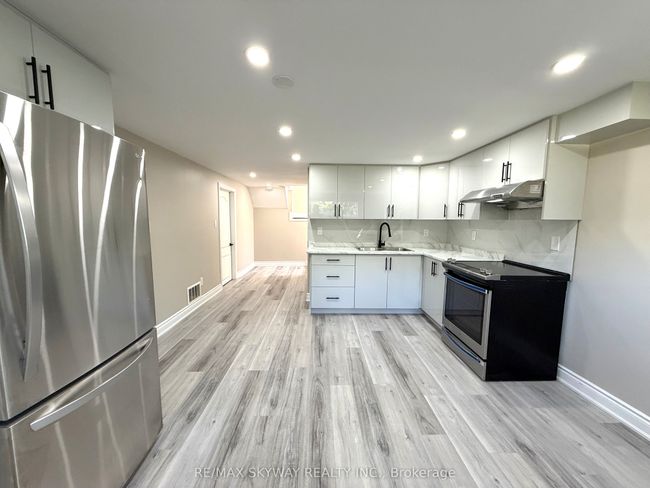 7461 Netherwood Rd, House other with 4 bedrooms, 4 bathrooms and 4 parking in Mississauga ON | Image 33