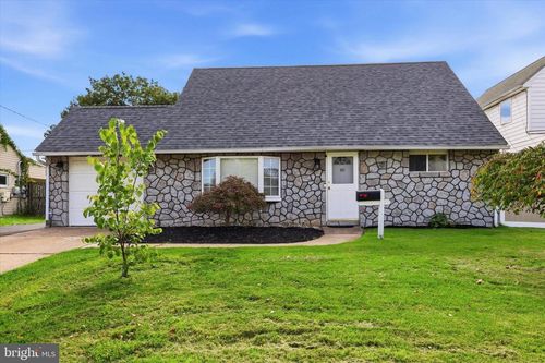 10 East Ln, LEVITTOWN, PA, 19054-2702 | Card Image
