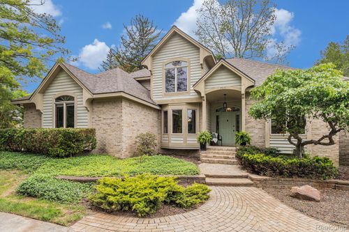 6512 White Lake Rd, Clarkston, MI, 48346-1585 | Card Image