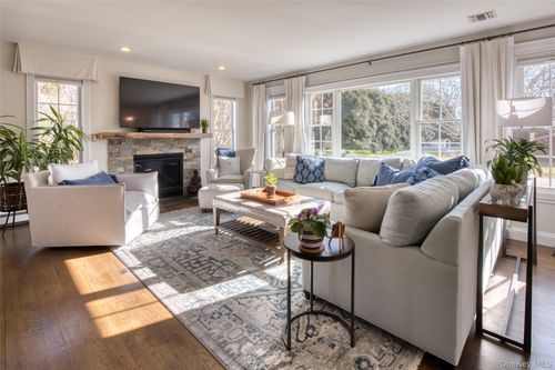 55 Brown St, Greenport, NY, 11944-1875 | Card Image