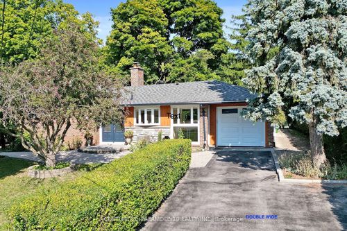 8 Waterfield Dr, Scarborough, ON, M1P3W5 | Card Image