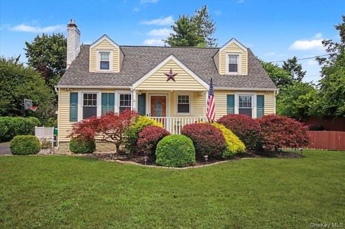 9 Mansion Dr, Hyde Park, NY, 12538-1110 | Card Image