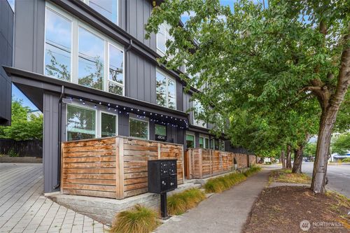 4104 Leary Way Nw, Seattle, WA, 98107-5046 | Card Image