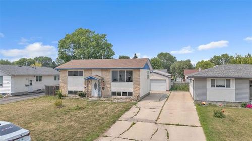 6 Madrill Close, Winnipeg, MB, R2P0J1 | Card Image