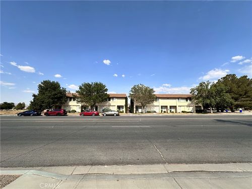 12745 Navajo Rd, Apple Valley, CA, 92308-5505 | Card Image