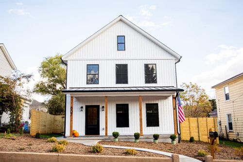 807 Grove St, Bedford, VA, 24523-3409 | Card Image