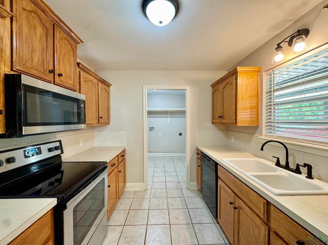 308 N Dogwood St, House other with 2 bedrooms, 2 bathrooms and null parking in Ore City TX | Image 13