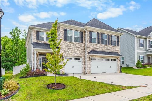 7388 Deerhurst Ln, Kernersville, NC, 27284-6861 | Card Image