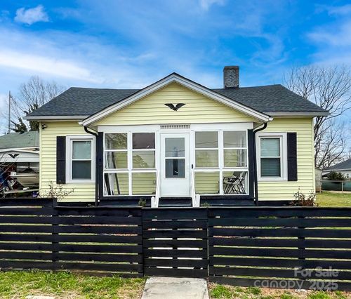 101 Loya St, Mount Holly, NC, 28120-1571 | Card Image