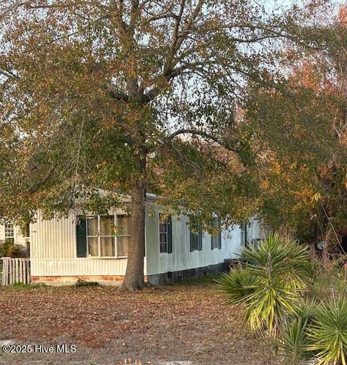 4686 Bluewater St Se, Southport, NC, 28461-8729 | Card Image