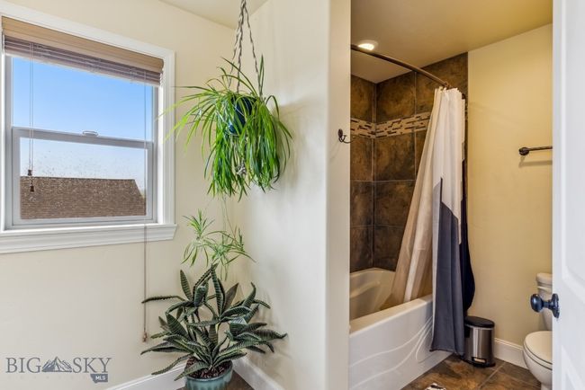 Upstairs bathroom | Image 52
