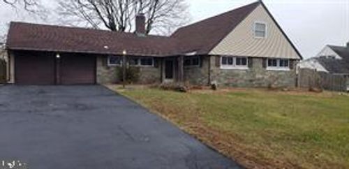 77 Fieldstone Rd, LEVITTOWN, PA, 19056-1916 | Card Image