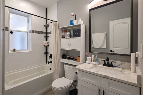 1525 72nd St, Chicago, IL, 60619-1511 | Card Image