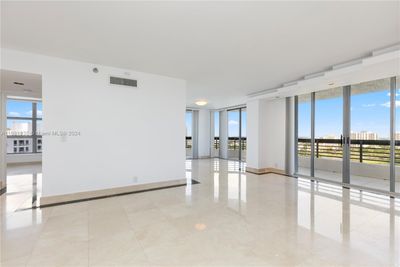 LPH5 - 3400 Ne 192nd St, Condo with 2 bedrooms, 2 bathrooms and null parking in Aventura FL | Image 2