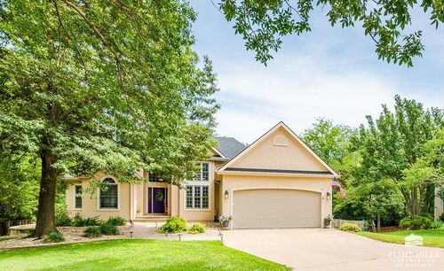 3700 Crossgate Cir, Manhattan, KS, 66503-9650 | Card Image
