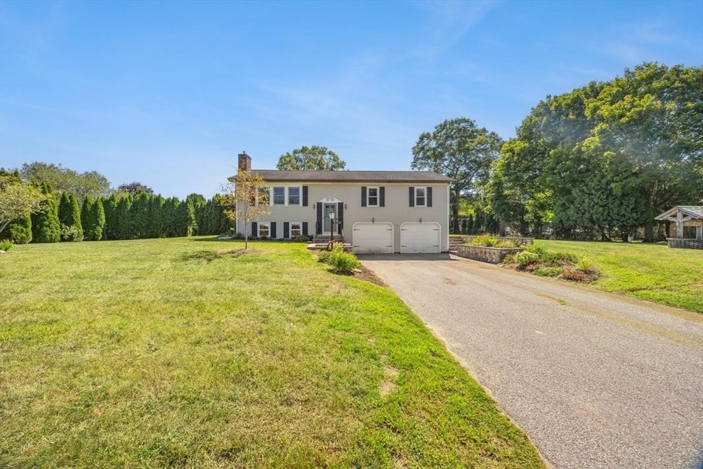Gray Oaks Dr, East Freetown, MA 02717