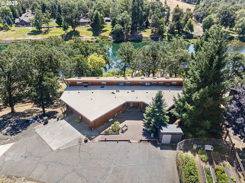 375 Acorn Dr, Roseburg, OR, 97470-9873 | Card Image