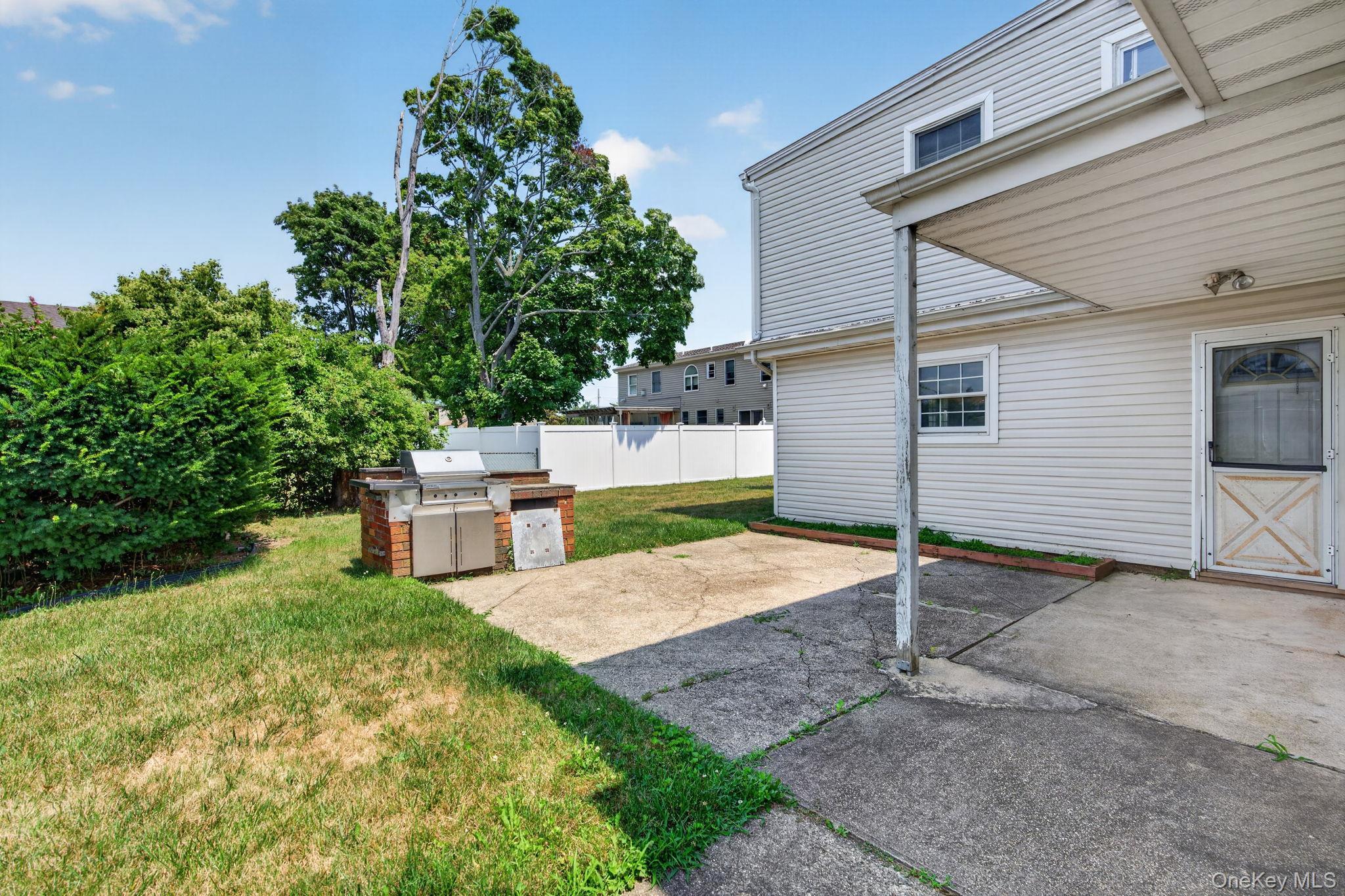 Residential in Oyster Bay 3