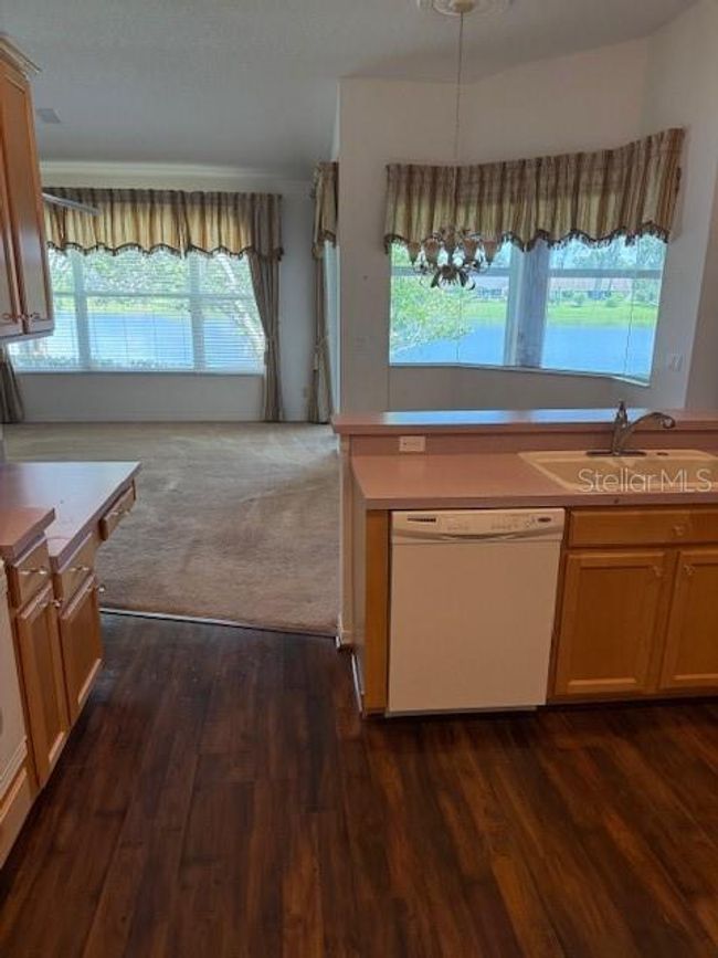 KITCHEN VIEW | Image 8