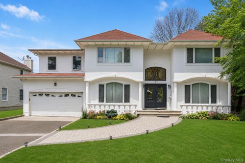 93 Oxford Blvd, Great Neck, NY, 11023-2330 | Card Image