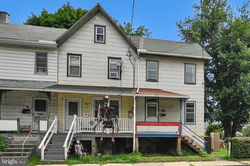 40 N Tulpehocken St, PINE GROVE, PA, 17963-1220 | Card Image