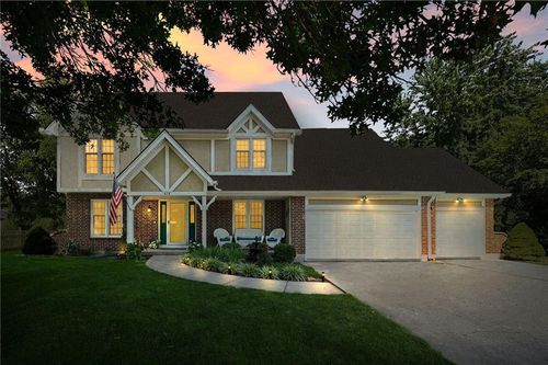 614 Harborview Dr, Smithville, MO, 64089-9604 | Card Image