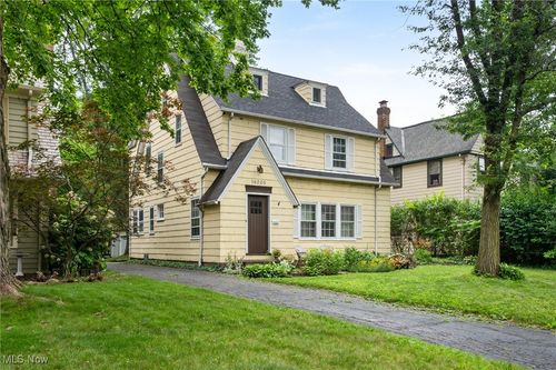 16205 Fernway Rd, Shaker Heights, OH, 44120-3363 | Card Image