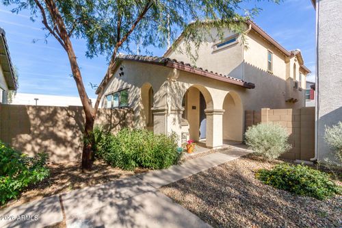 5740 W Raymond St, Phoenix, AZ, 85043-6442 | Card Image