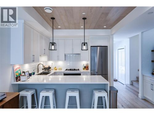 104-1308 Richter St, Kelowna, BC, V1Y2L3 | Card Image