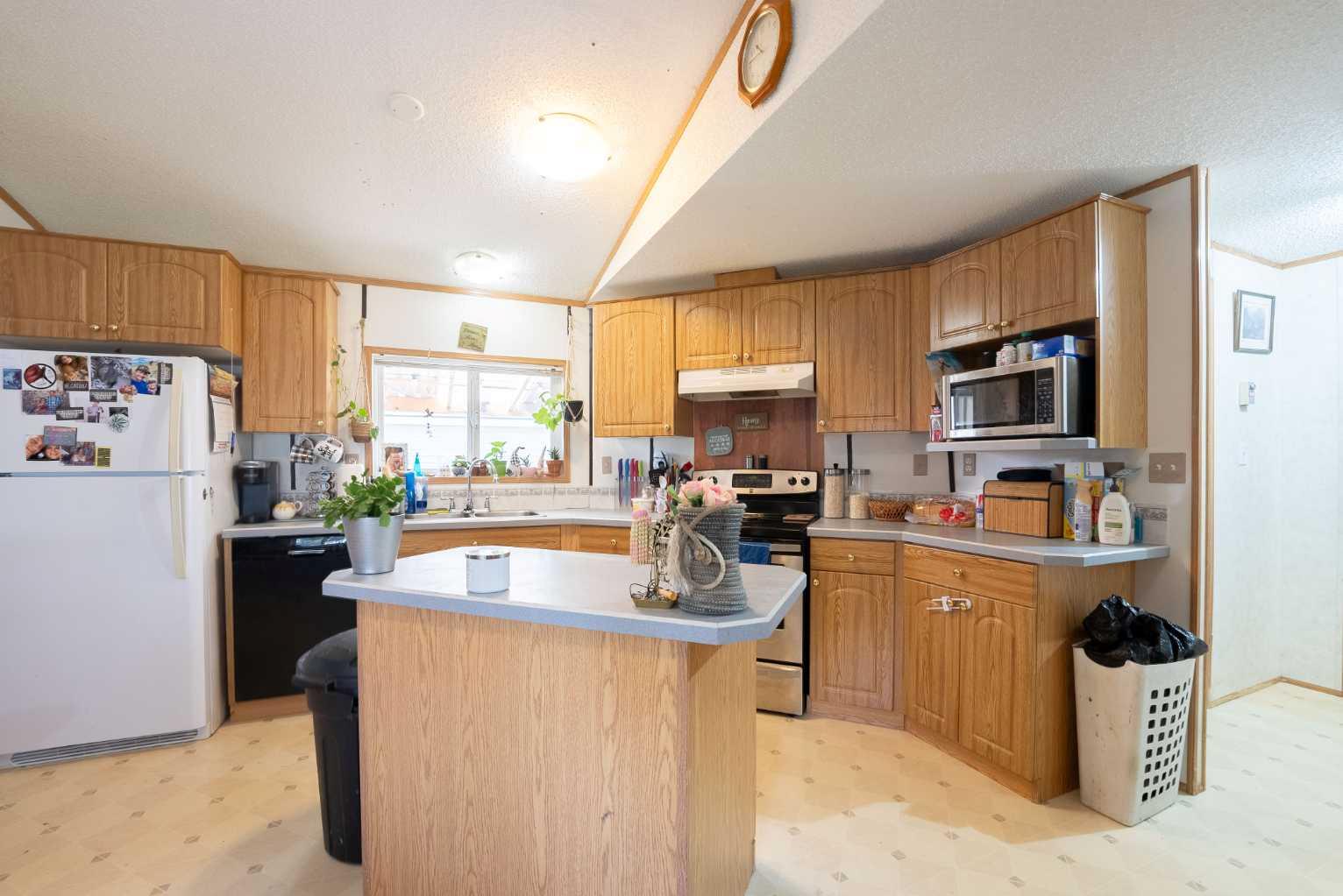 Residential in Coalhurst 4