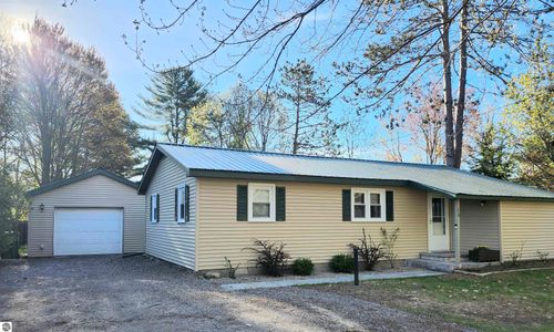 716 Beech St, Tawas City, MI, 48763-9339 | Card Image