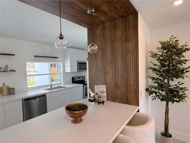 8911 Nw 7 Th Ct, House other with 3 bedrooms, 2 bathrooms and null parking in Pembroke Pines FL | Image 7