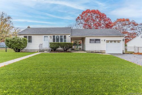 141 Wendy Dr, Holtsville, NY, 11742-1766 | Card Image