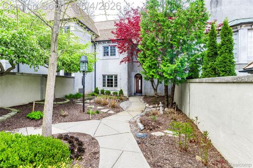 5467 Bristol Parke Dr, Clarkston, MI, 48348-4801 | Card Image