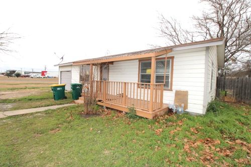 1411 W Main St, Gatesville, TX, 76528-1006 | Card Image