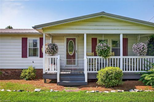 1012 Oldtown Rd, Walnut Cove, NC, 27052-6936 | Card Image